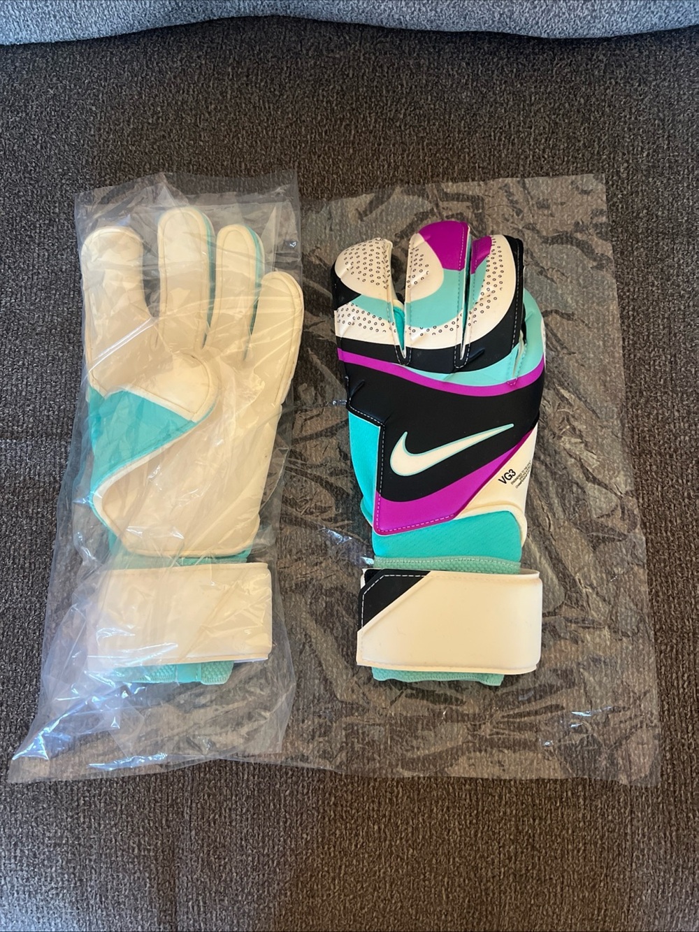 New Nike Promo Player Issue VG3 Vapor Grip 3 Goalkeeper Gloves FB3000-010 Size 9